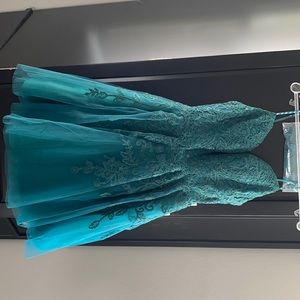 Brand New Jovani Emerald Green Dress with Tags size 2 Matching bowtie